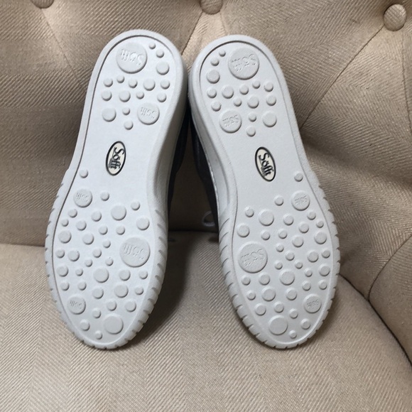 Beautiful Sofft “Pacey” sneaker in steel! Size 8.5! - Picture 7 of 10